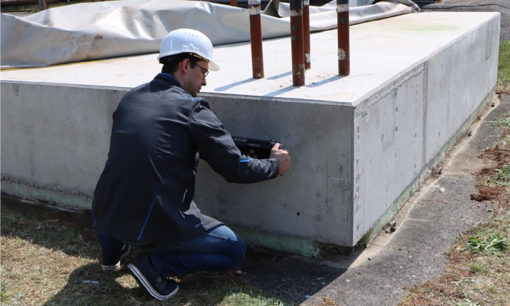 Measurements on a concrete block with a wall thickness of 4 m.