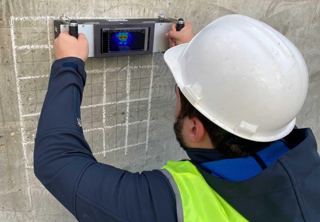 A1040 MIRA 3D Pro - ultrasonic tomograph for concrete with extended aperture.